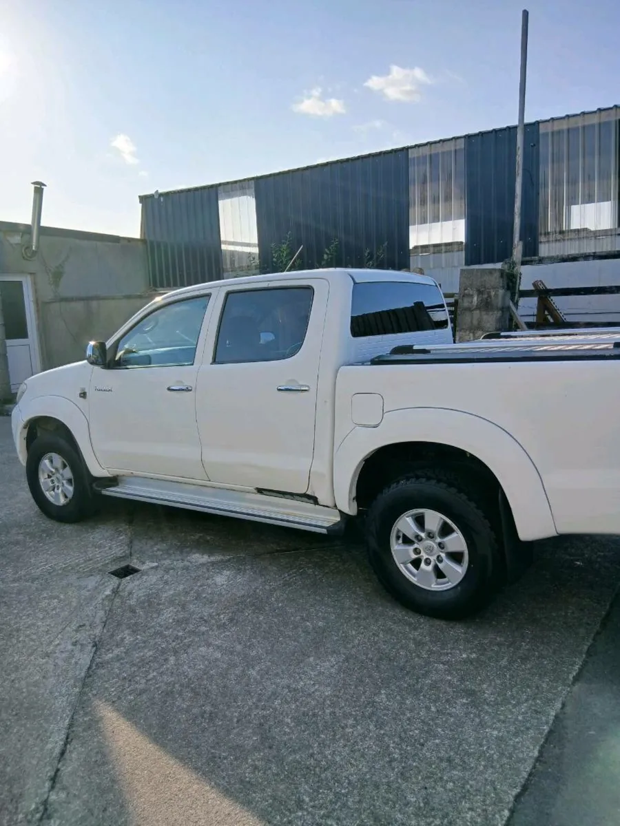 Toyota Hilux - Image 1