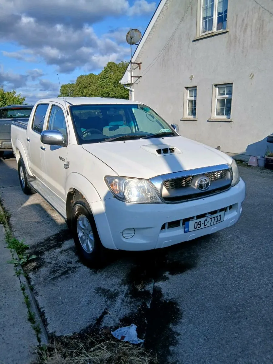 Toyota Hilux - Image 2