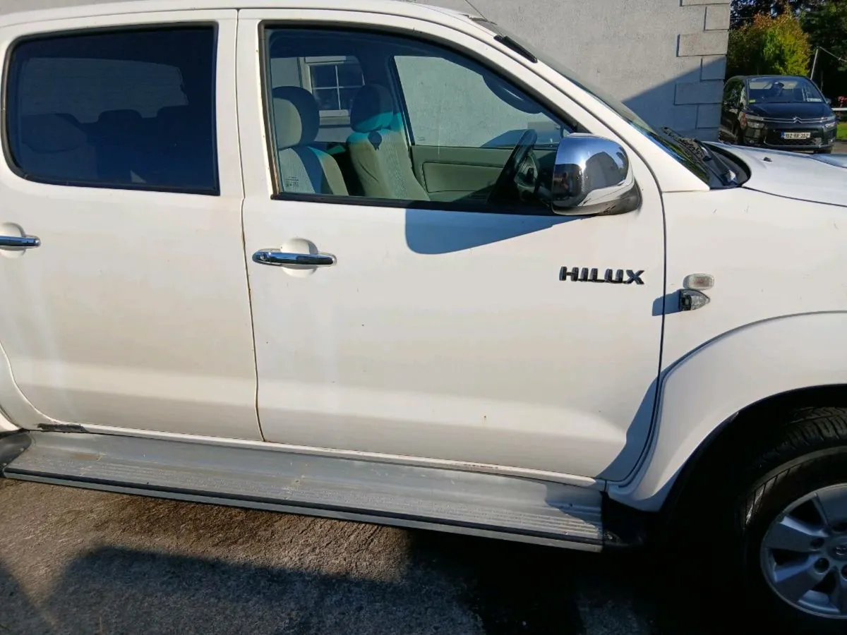 Toyota Hilux - Image 3