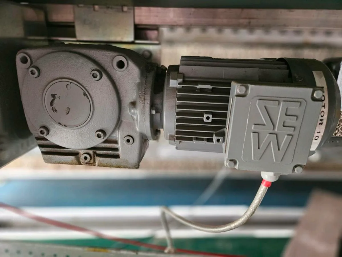Electric motor gearbox - Image 1