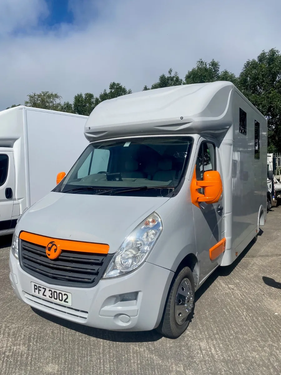 Vauxhall 2013 horsebox in immaculate condition - Image 1