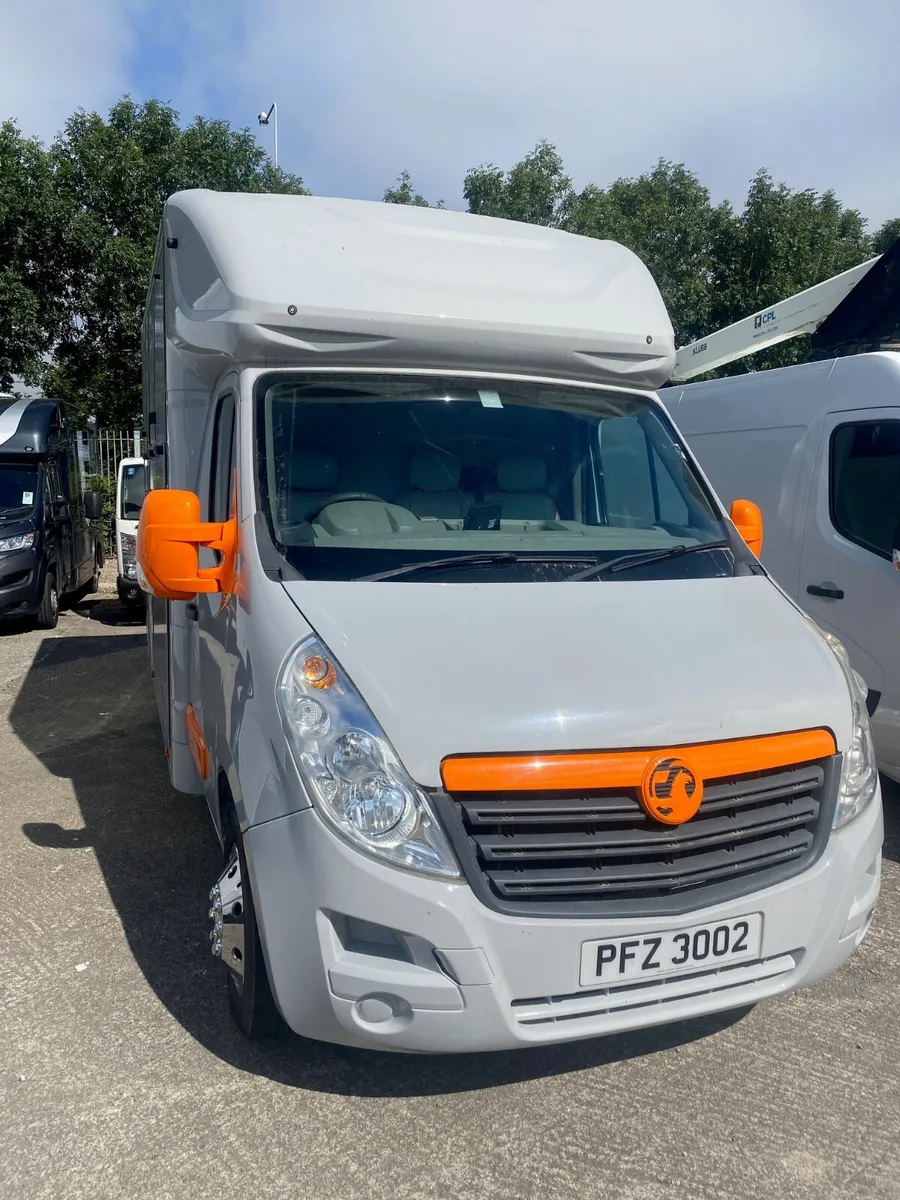 Vauxhall 2013 horsebox in immaculate condition - Image 2