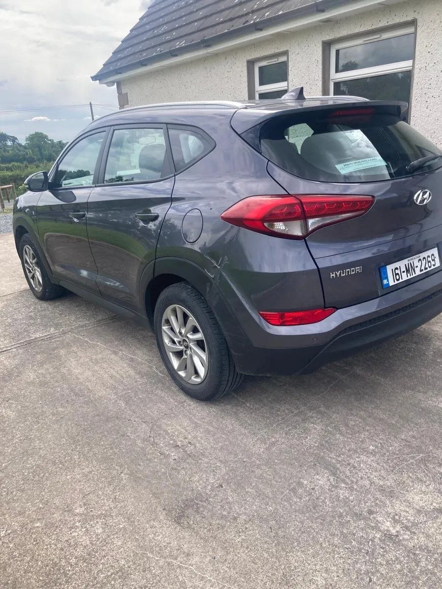 161 Hyundai Tuscon 1.7SE BLD 116PS 5 door - Image 2