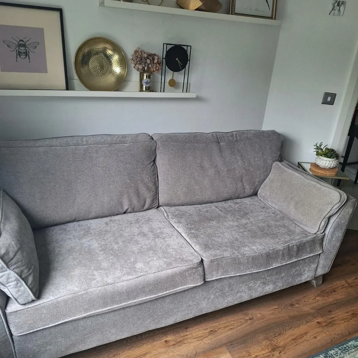Couch - Image 2