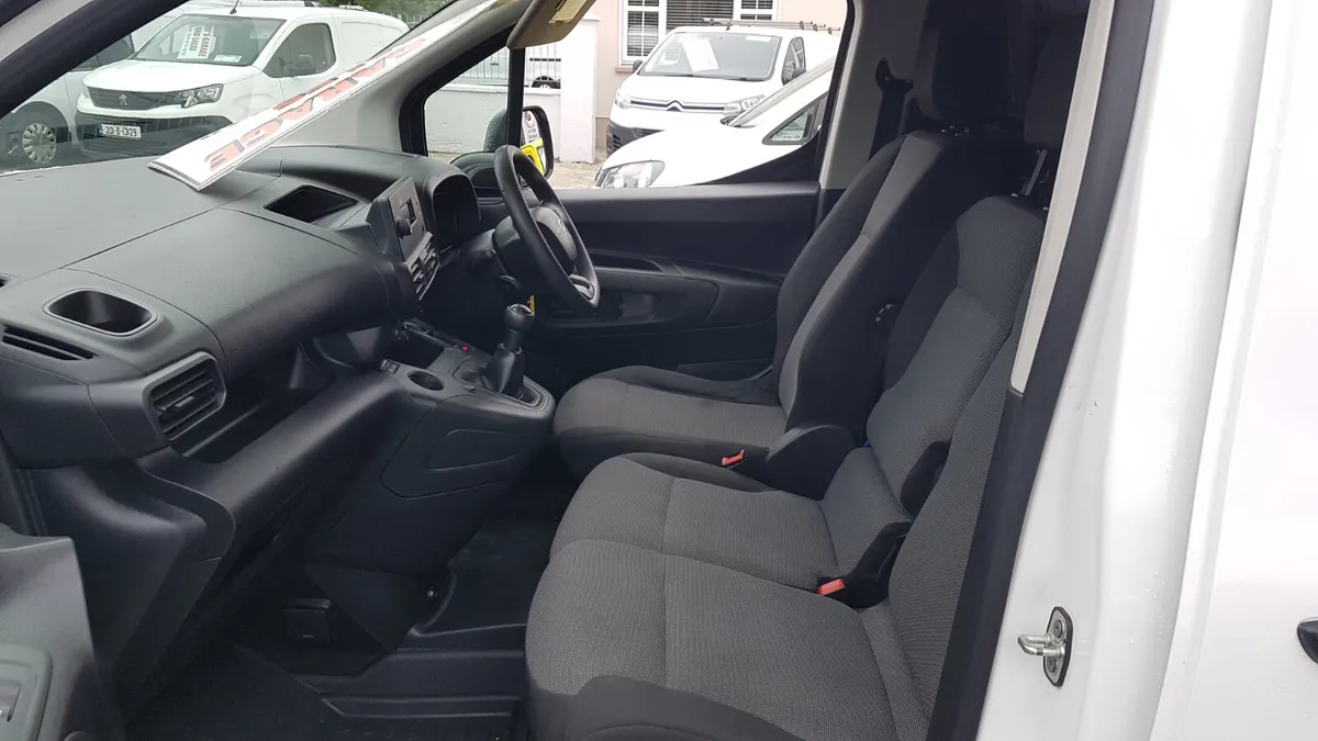 Citroen Berlingo 202D MINT ONE OWNER VAT INVOICE - Image 4