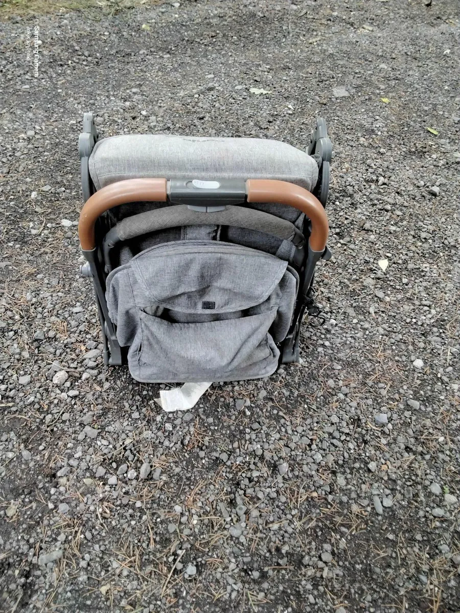Buggy, light and compact, great for plane - Image 2