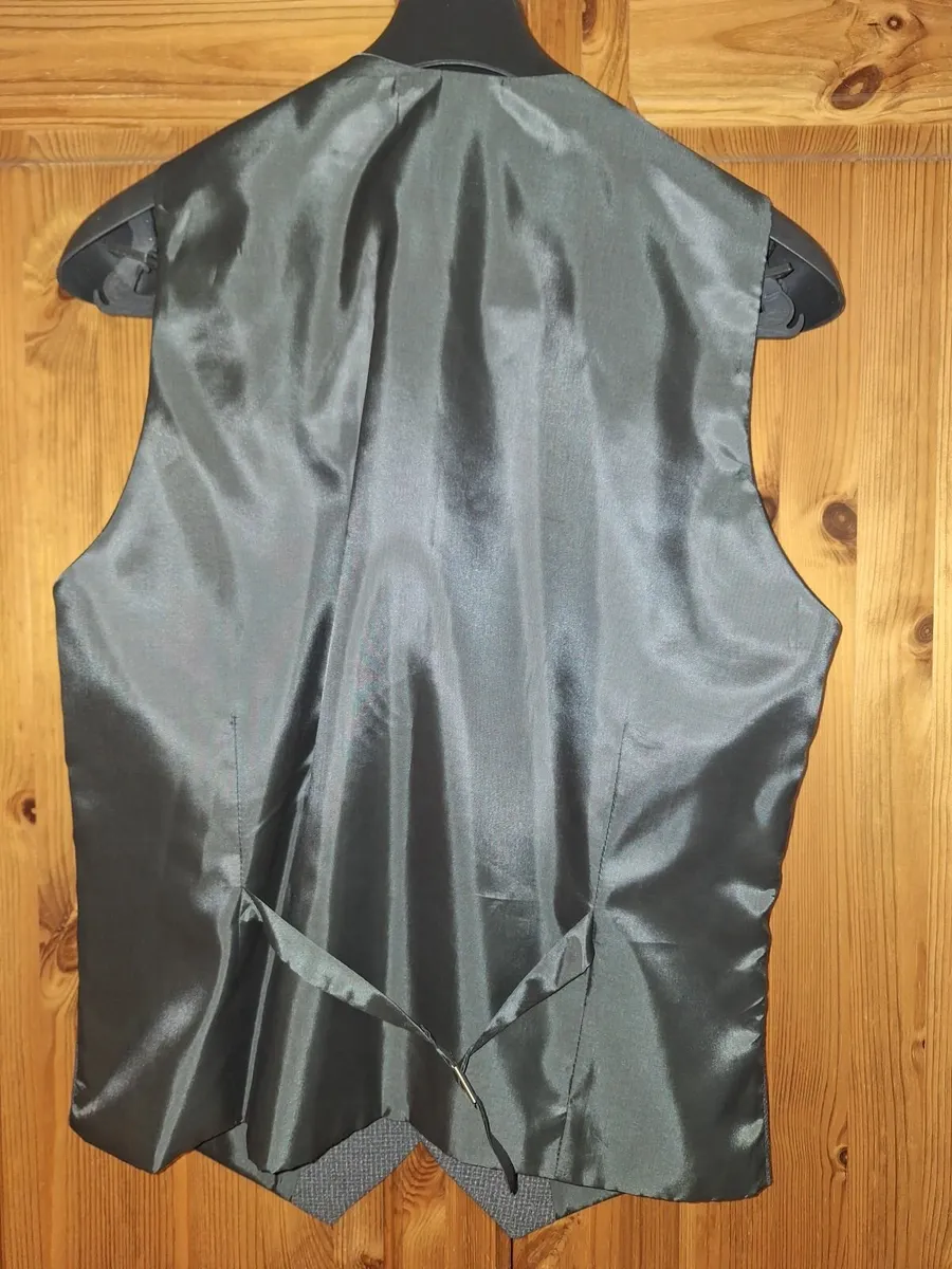 Casaba Mens 3 Piece Suit - Image 2