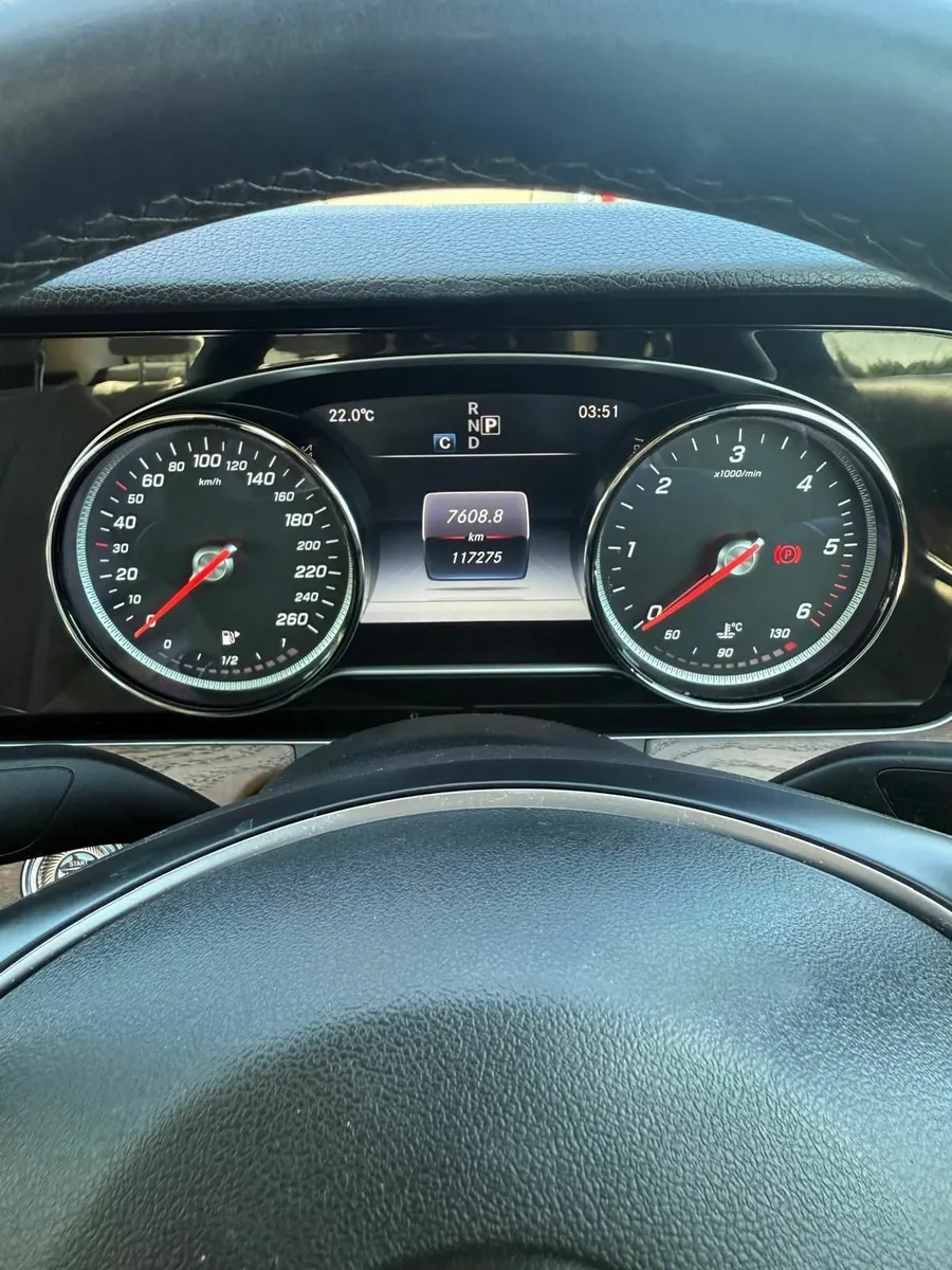 MERCEDES-BENZ E220d Avantgarde 2016 - Image 4