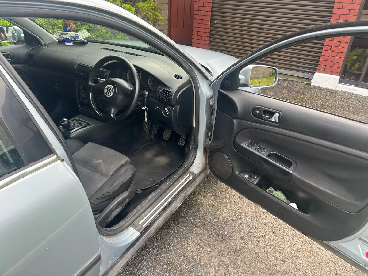 Volkswagen Passat - Image 4