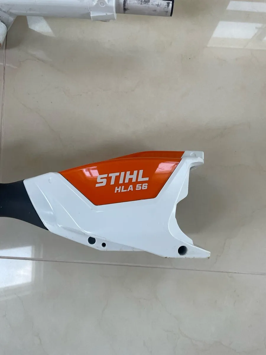 Stihl HLA 56 cordless long reach hedge trimmer - Image 2
