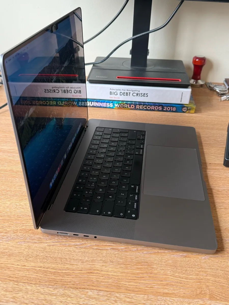 Macbook Pro 16" M2 - 16gb- 500gb- 12 CPU - 19 GPU - Image 3