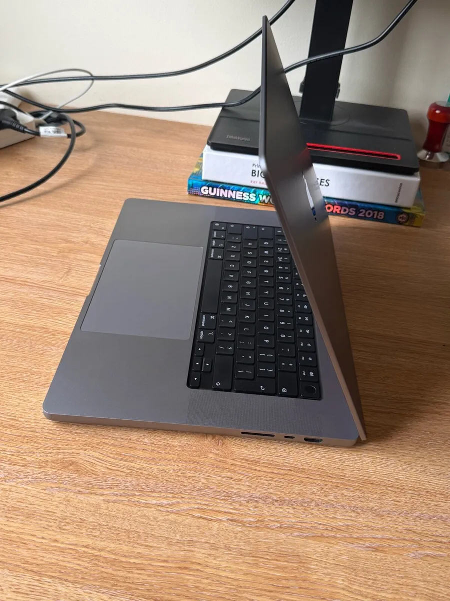 Macbook Pro 16" M2 - 16gb- 500gb- 12 CPU - 19 GPU - Image 4