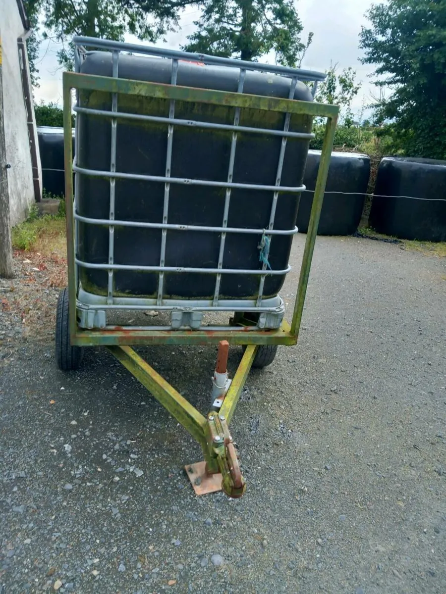 Water tank on wheels with drinker - Image 2
