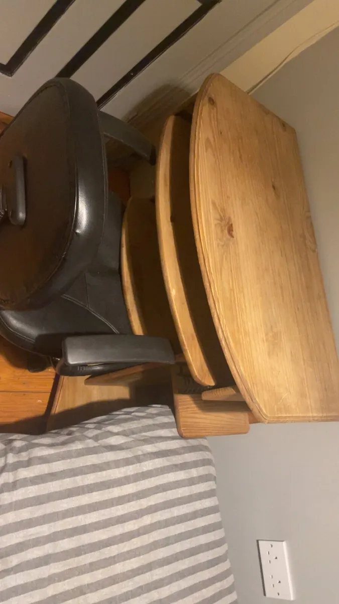 Mexican pine computer table and chair - Image 1