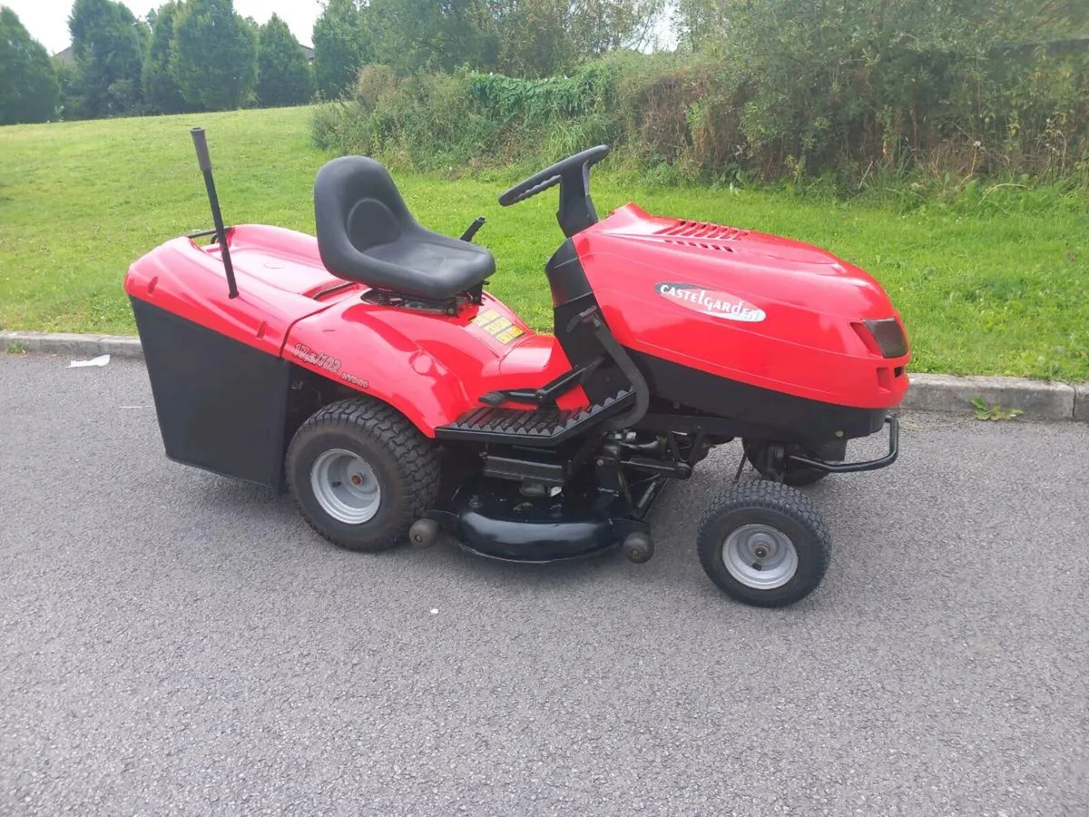 Ride on lawnmower - Image 1