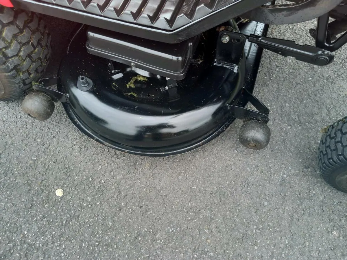 Ride on lawnmower - Image 4