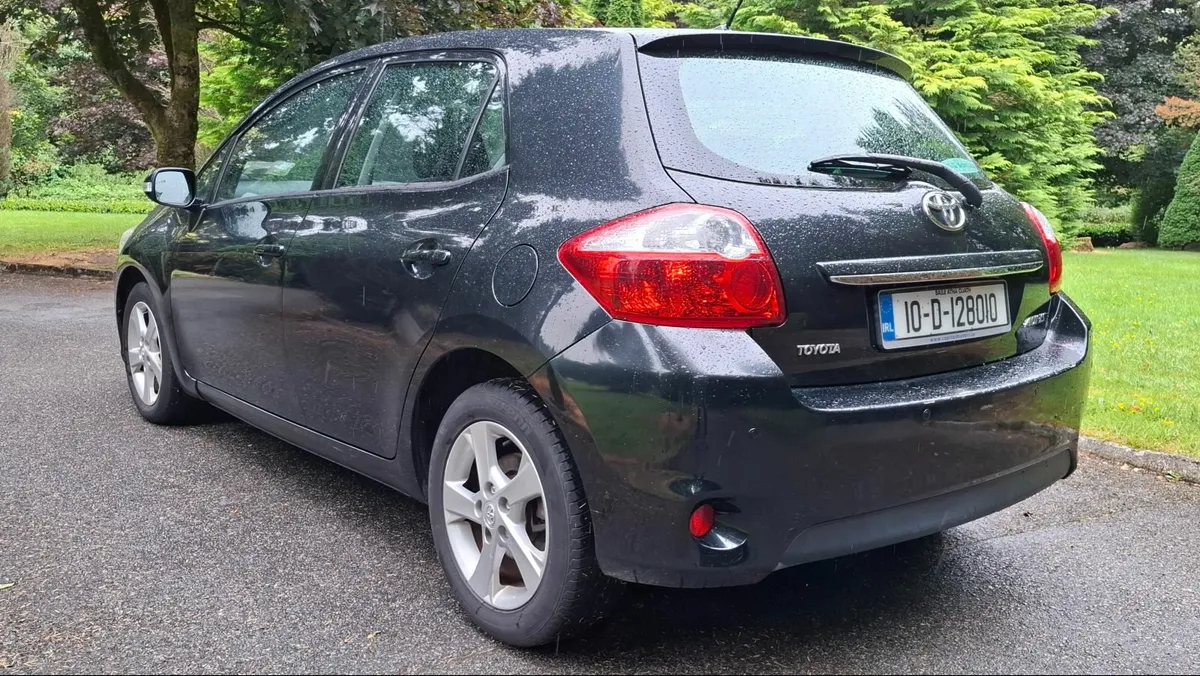 10 Toyota Auris. , low MLS,   Nct 11/25 - Image 4