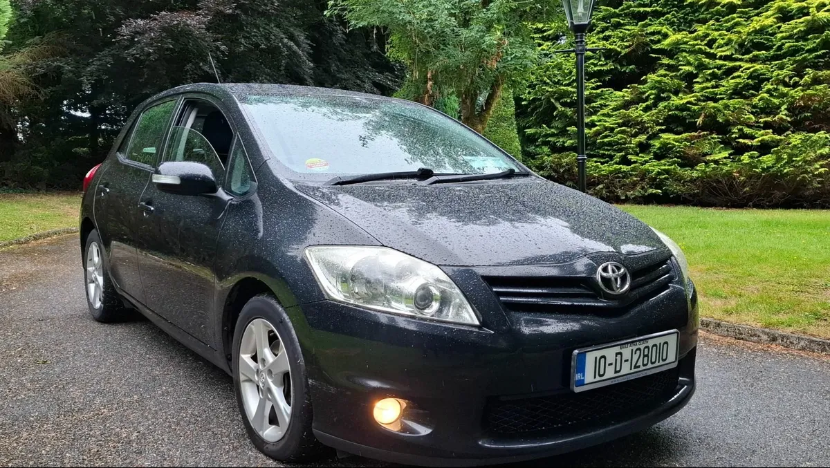 10 Toyota Auris. , low MLS,   Nct 11/25 - Image 1