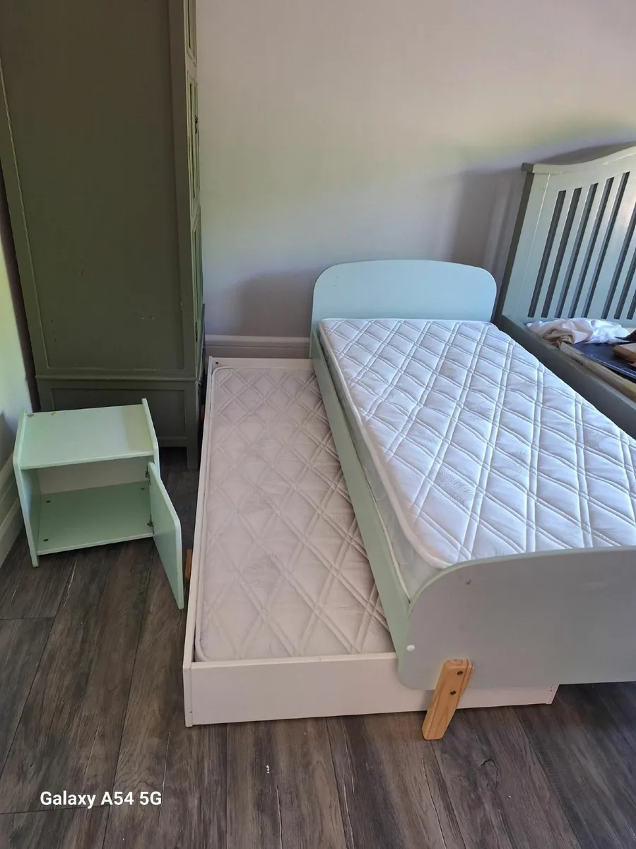 Childrens bed &Trundle - Image 1