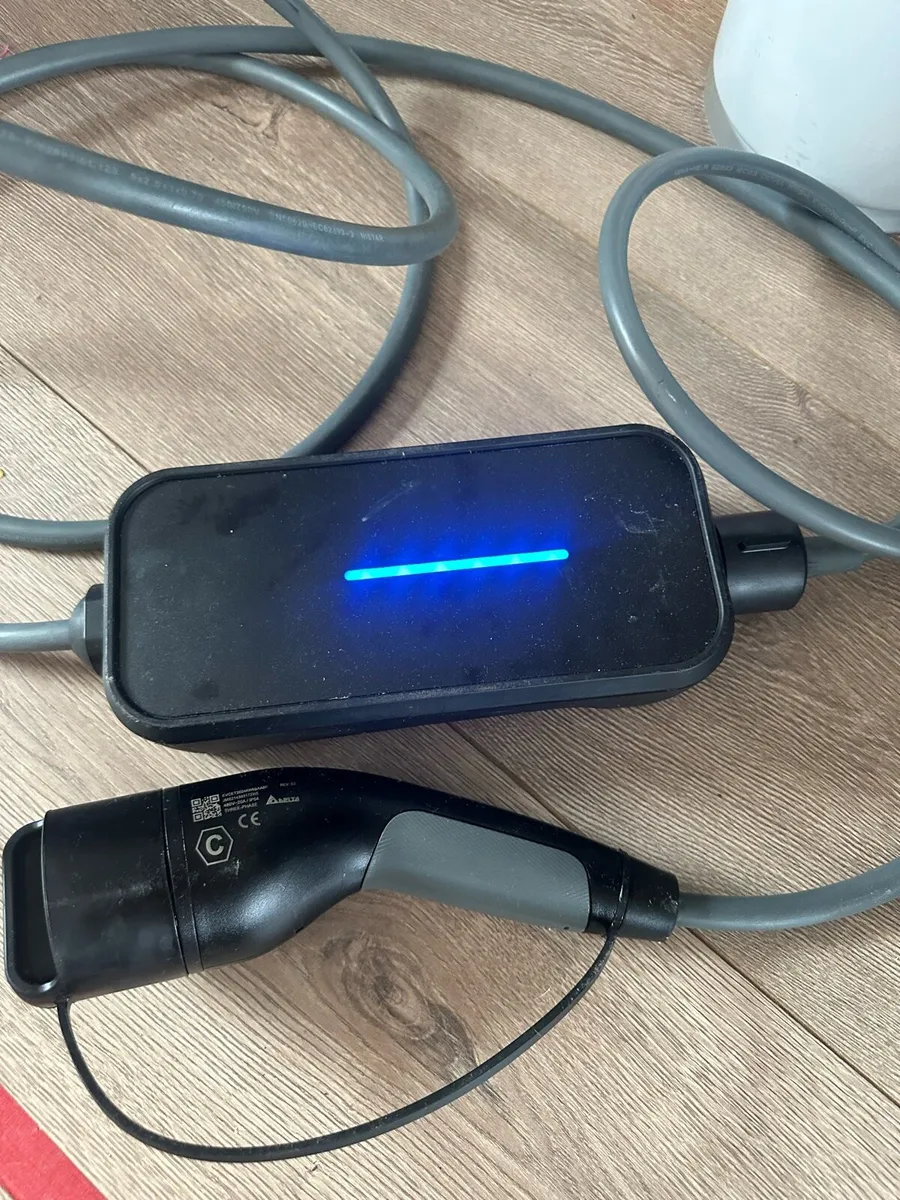 BMW 240 wall charger - Image 1