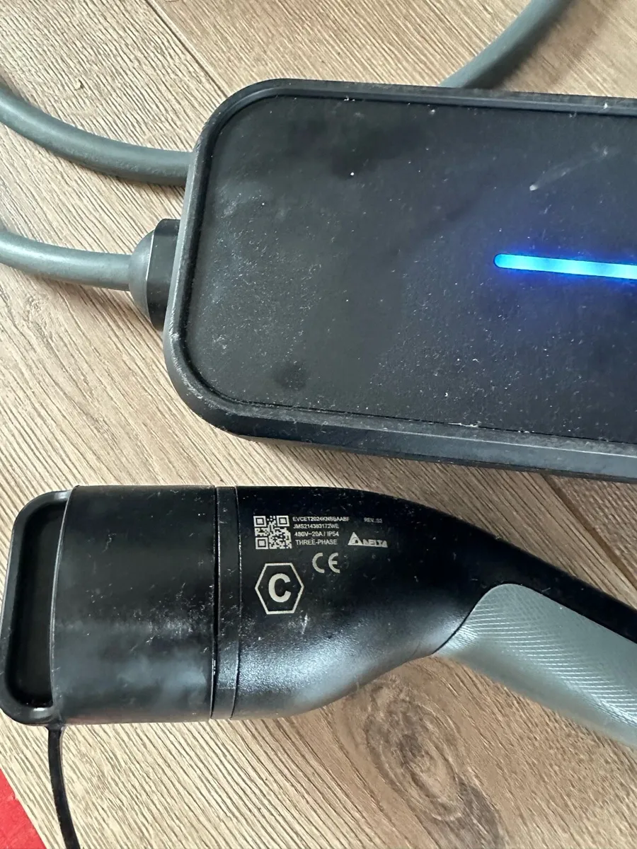 BMW 240 wall charger - Image 2