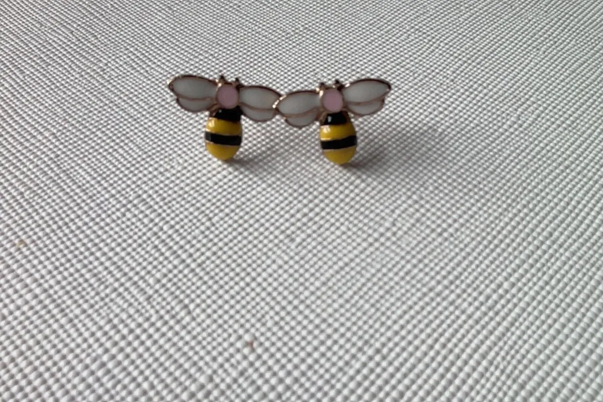 cute bee earrings - Image 1