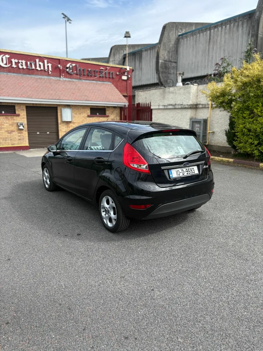 Ford Fiesta 2010 - Image 2