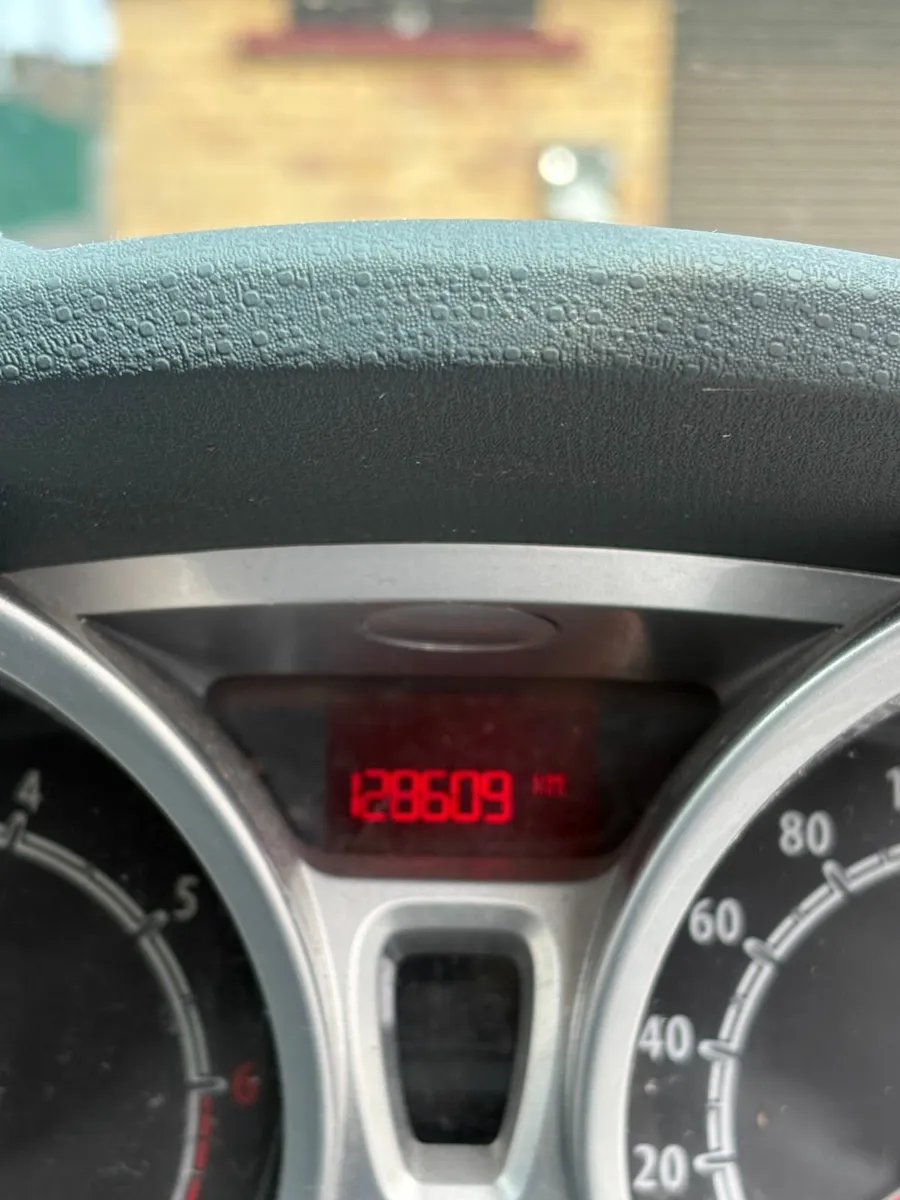 Ford Fiesta 2010 - Image 3