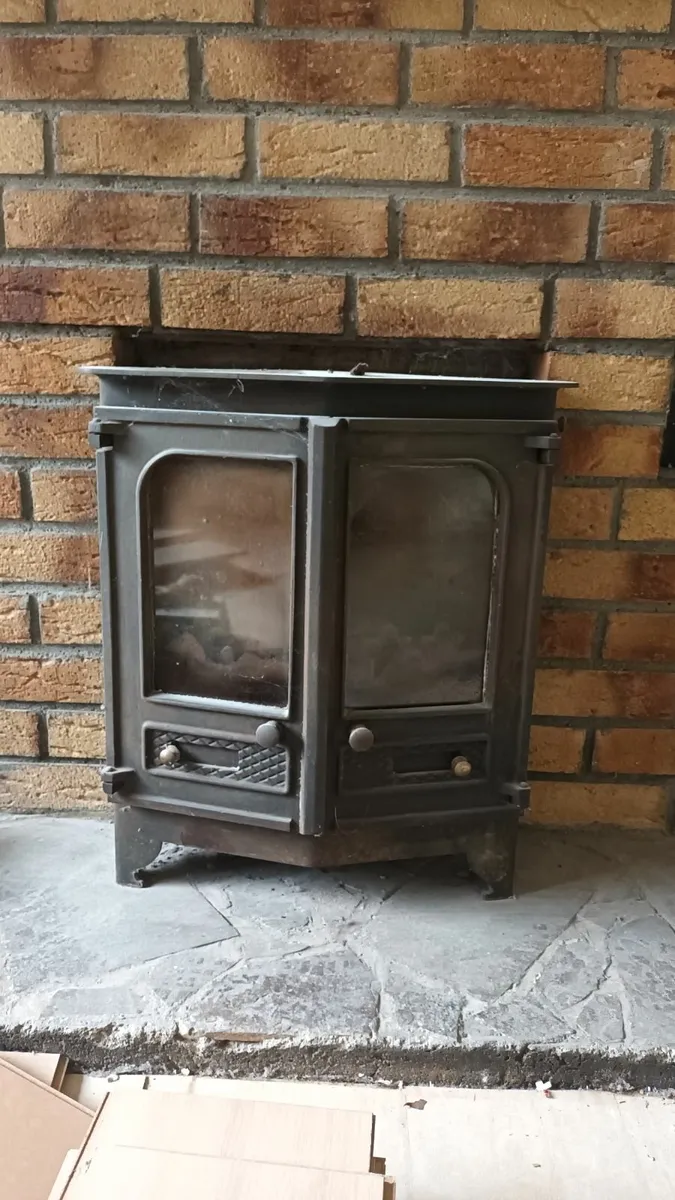 Solid fuel stove