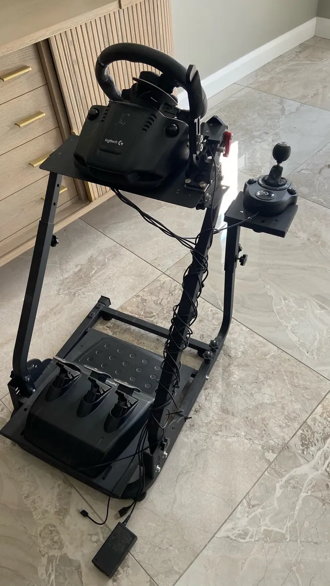 Logitech g29 with stand - Image 1