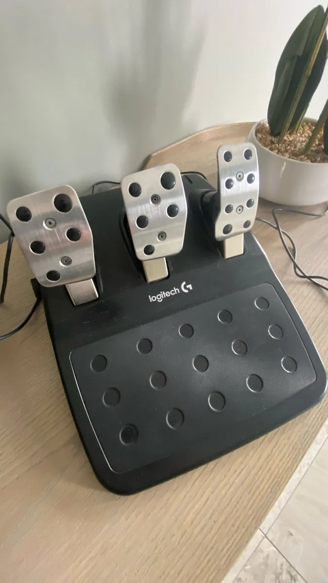 Logitech g29 with stand - Image 3