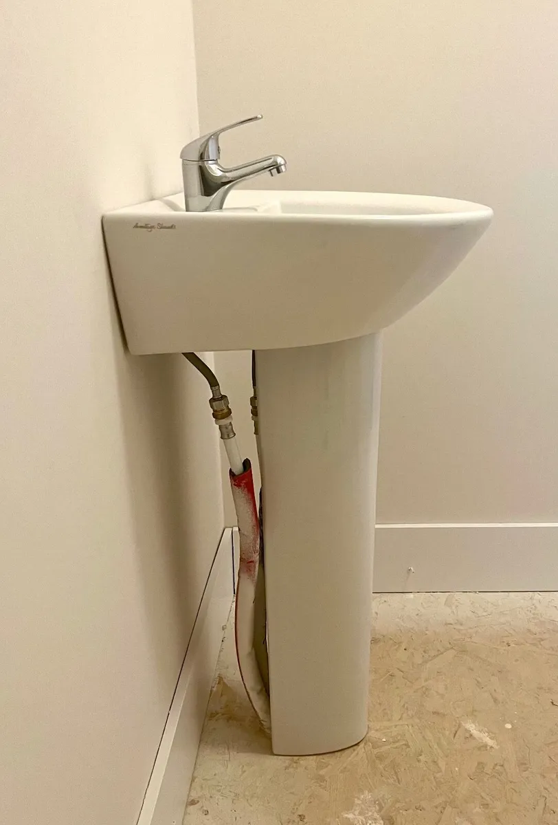 Brand New Armitage Shanks Bathroom Suite - Image 4