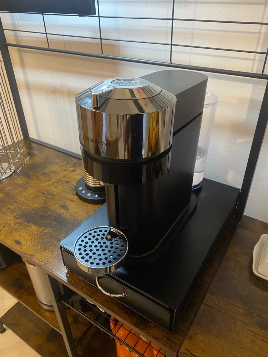 Nespresso Vertuo, Aeroccino and accessories - Image 3