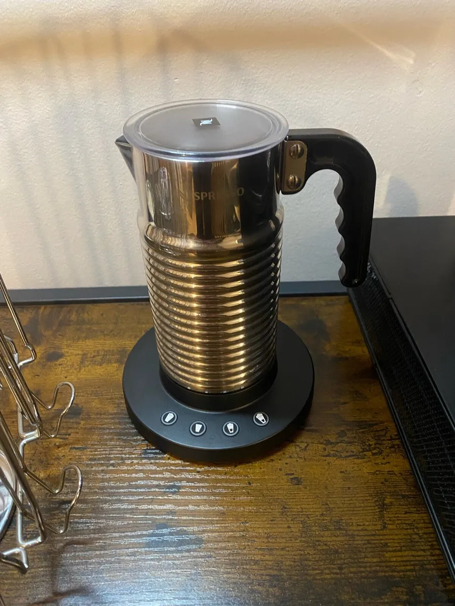 Nespresso Vertuo, Aeroccino and accessories - Image 4