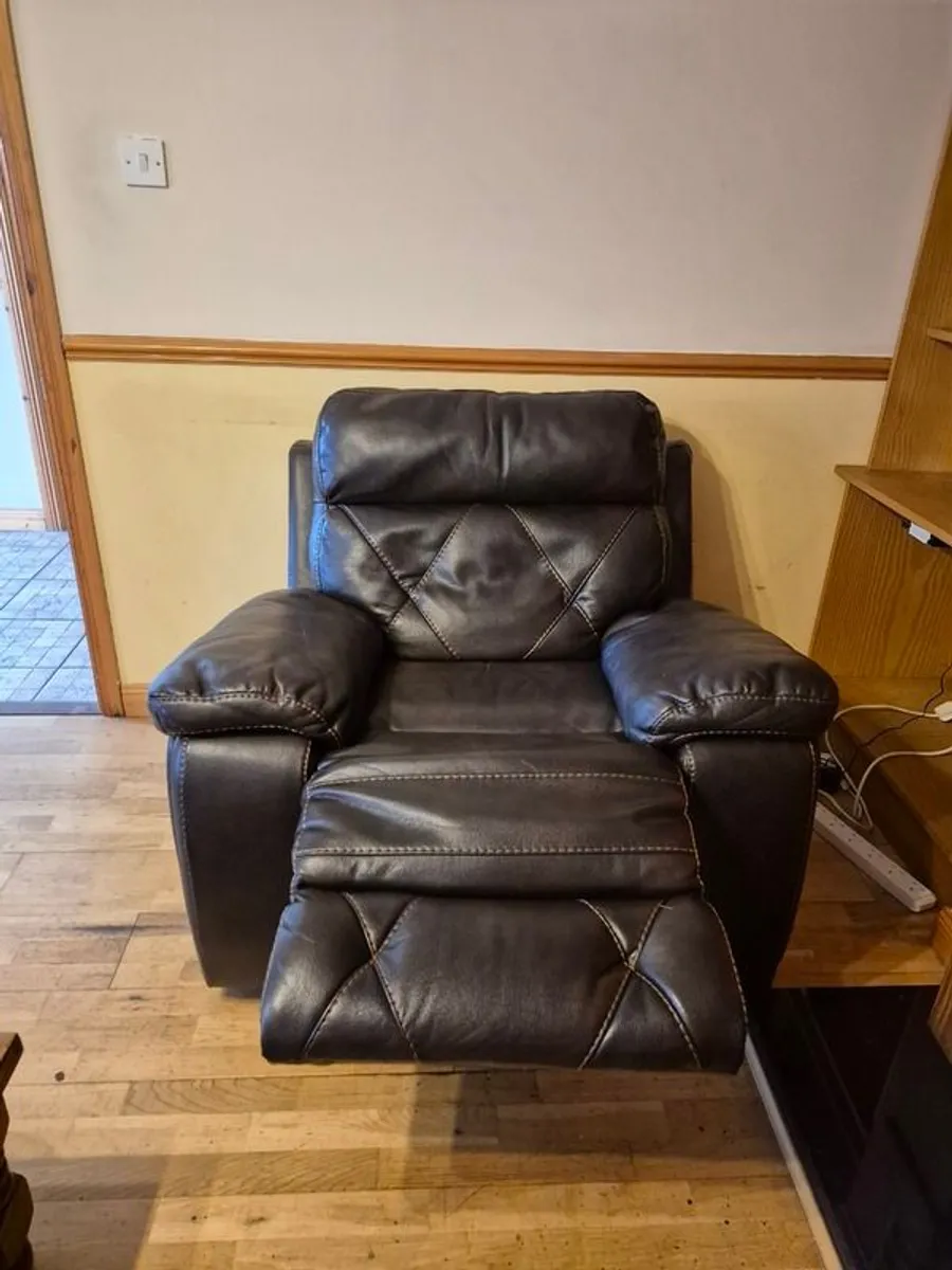 Reclining leather armchair - Image 1