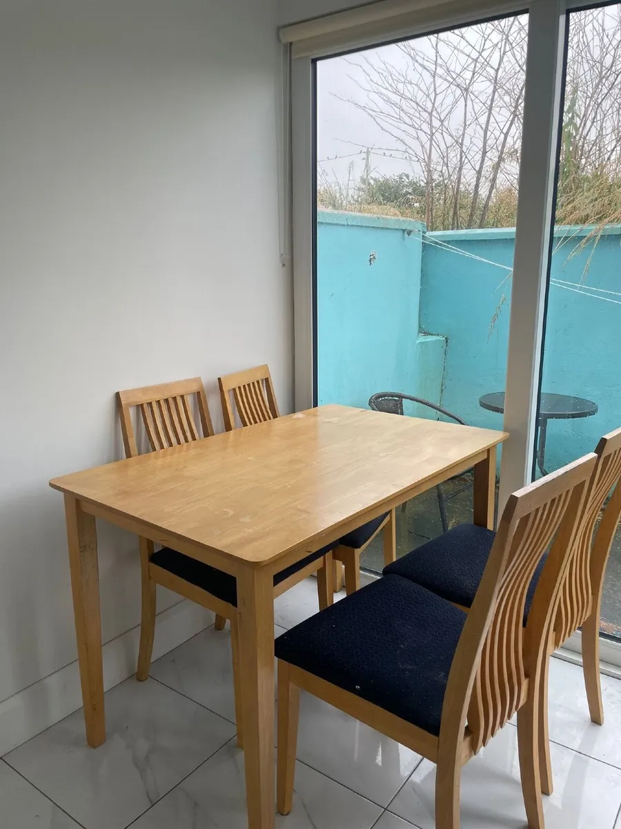 Tables and chairs - Image 1