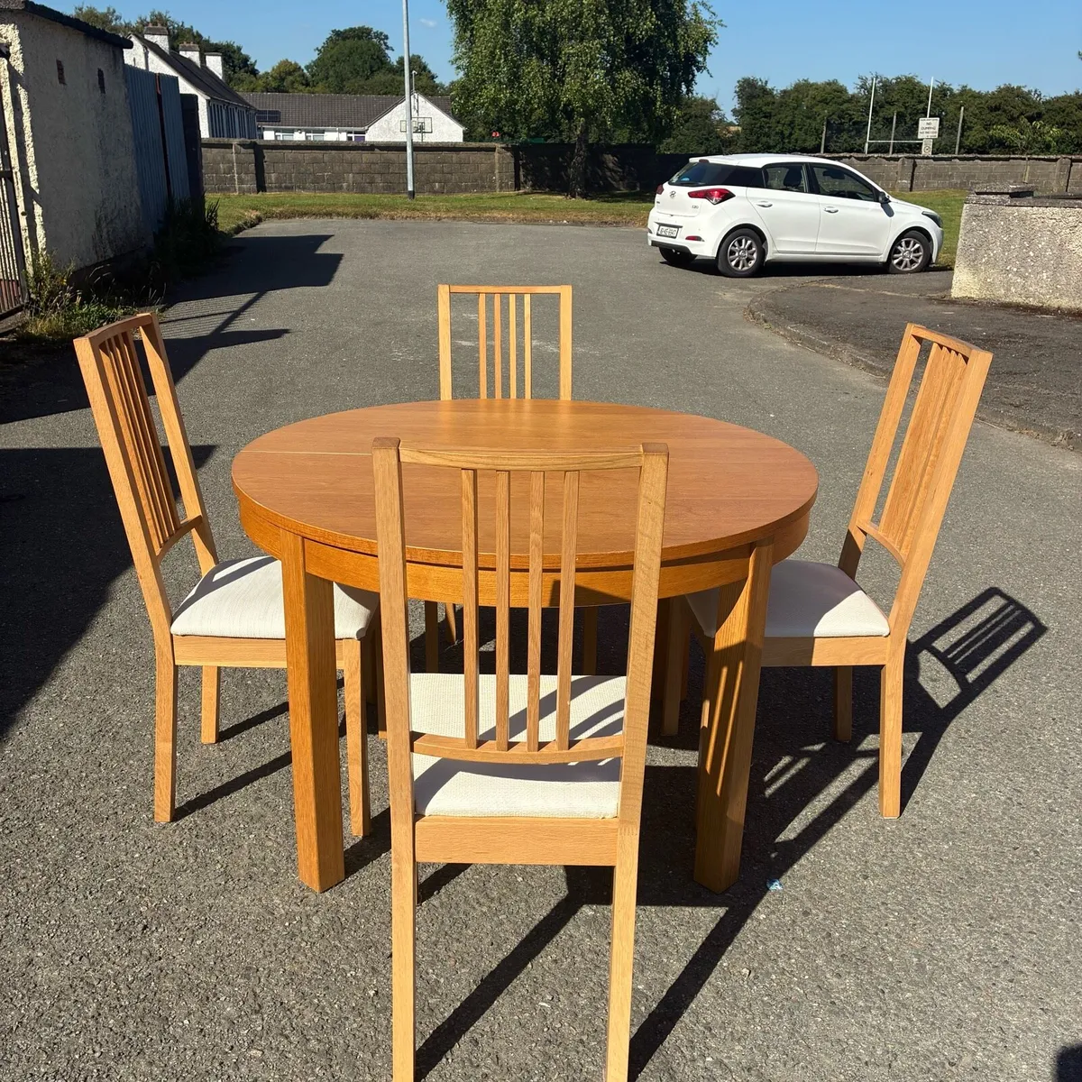 Extending table and 4 Chairs newly recovered - Image 3