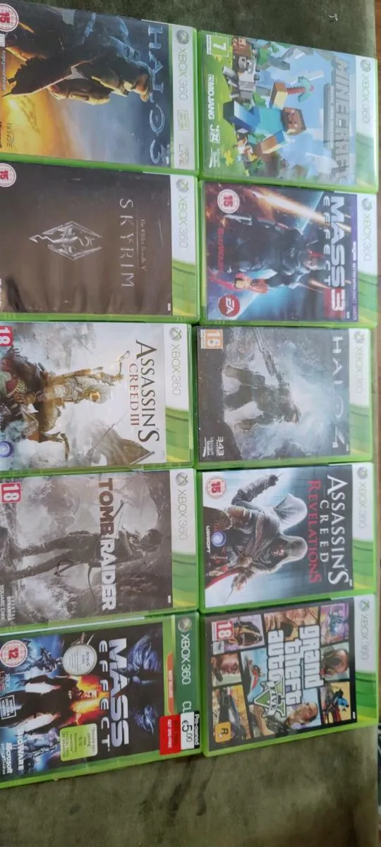 Xbox 360 4GB with controllers and games - Image 1