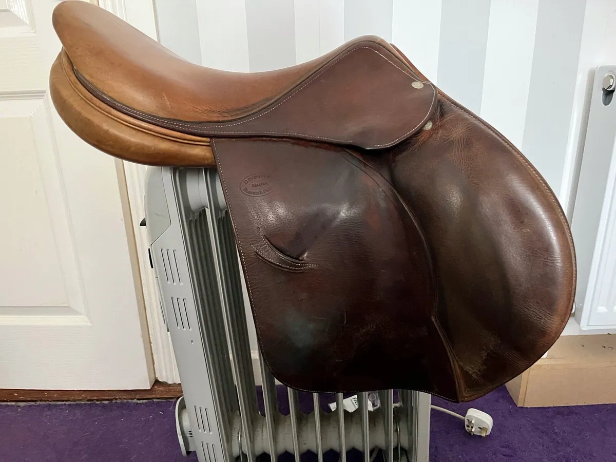 Devoucoux Biarritz 17.5 Jumping Saddle - Image 2