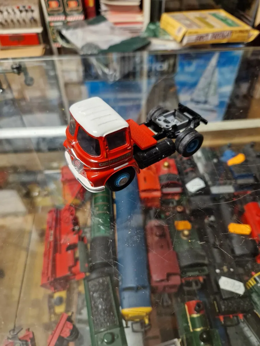 Corgi Chipperfield Circus Truck - Image 1