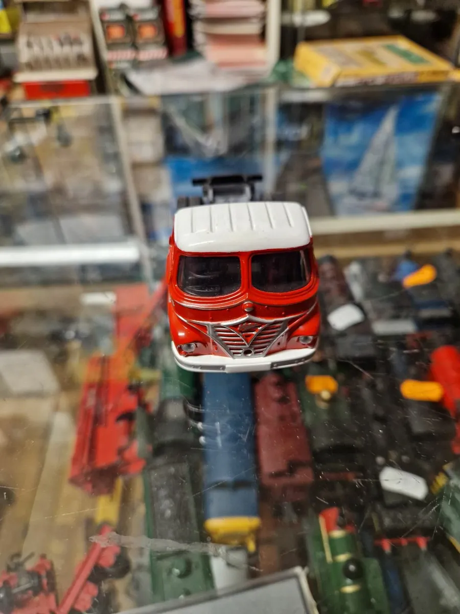Corgi Chipperfield Circus Truck - Image 2