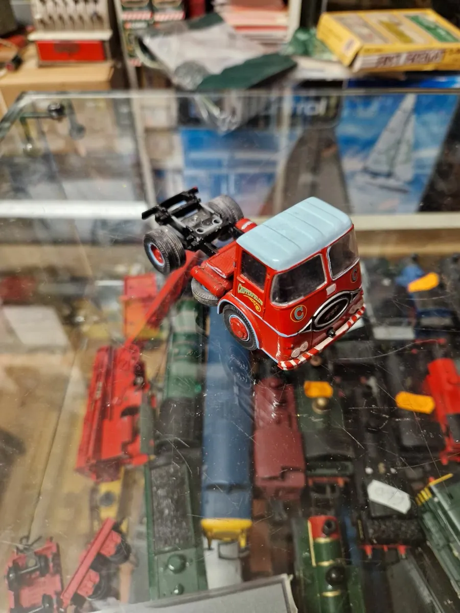 Corgi Chipperfield Circus Truck - Image 3