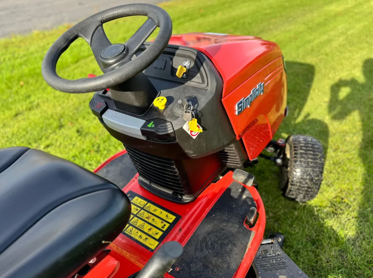 Simplicity RideOn 22Hp V-Twin 42” cut - Image 3