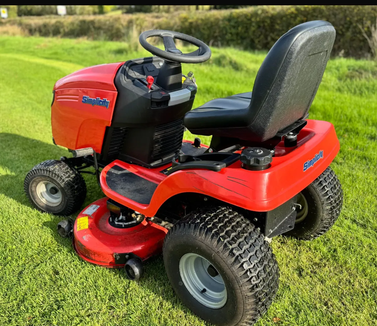 Simplicity RideOn 22Hp V-Twin 42” cut - Image 4