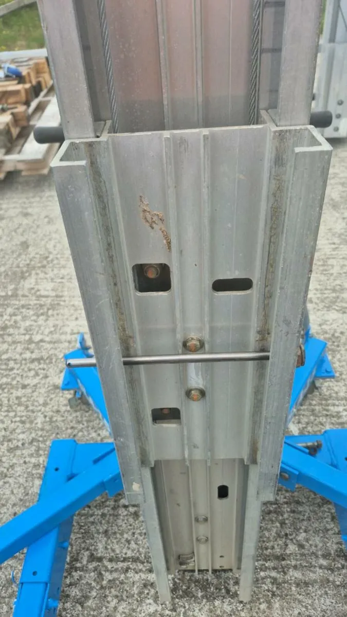 Genie SLA15 Material Lift - Image 3