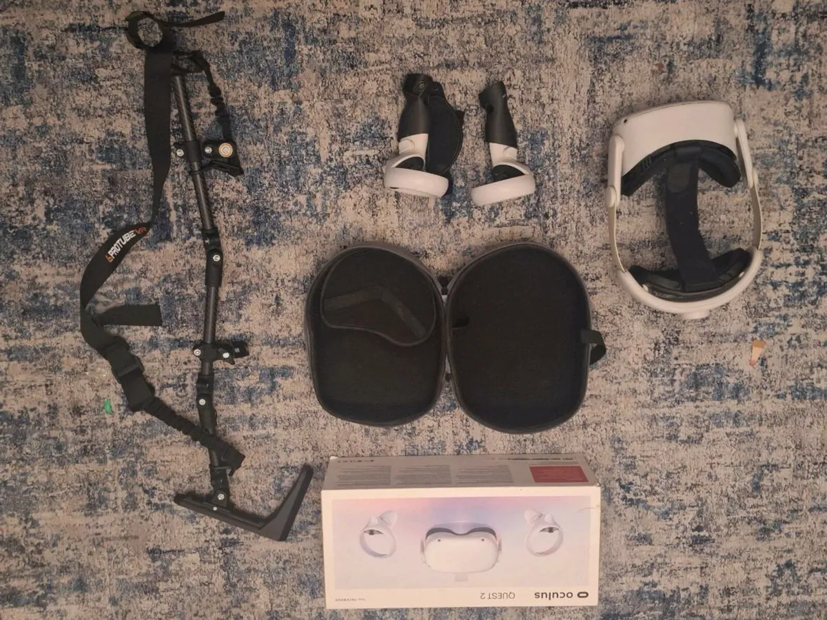 Meta Quest 2 VR Bundle + Pro Gunstock + Kiwi Strap - Image 1