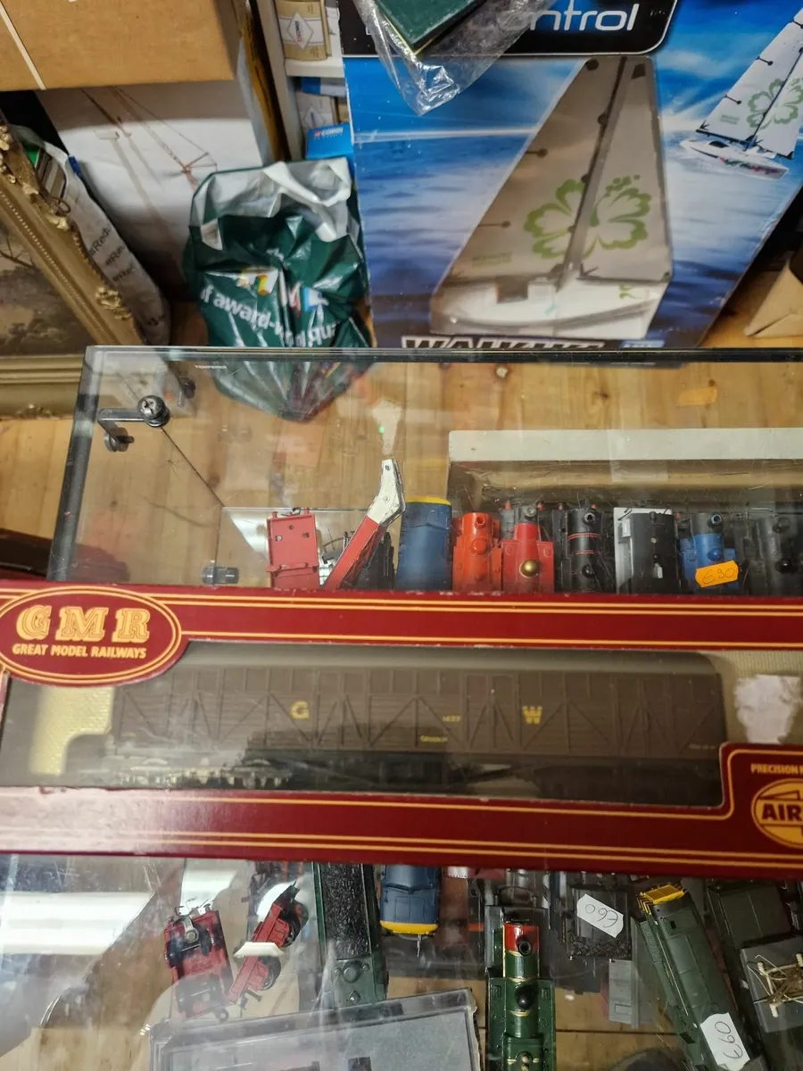 Hornby Airfix OO Gauge Parcels Wagon - Image 1