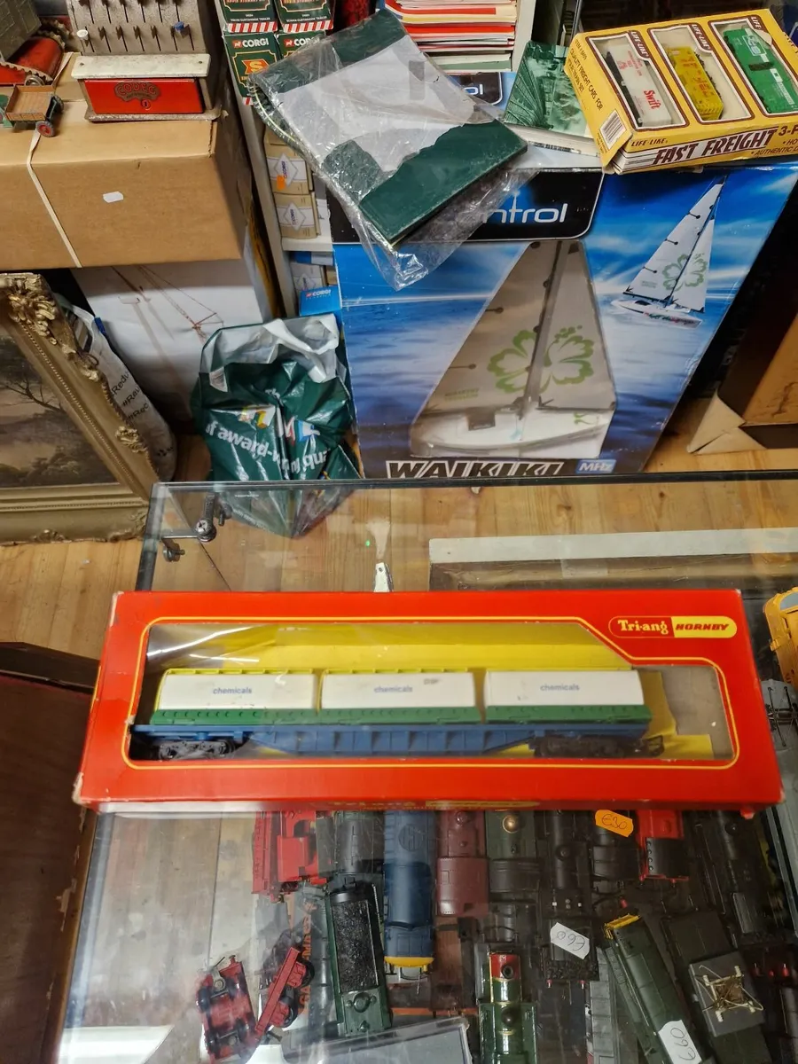 Hornby Triang OO Gauge Chemicals Tanker - Image 1