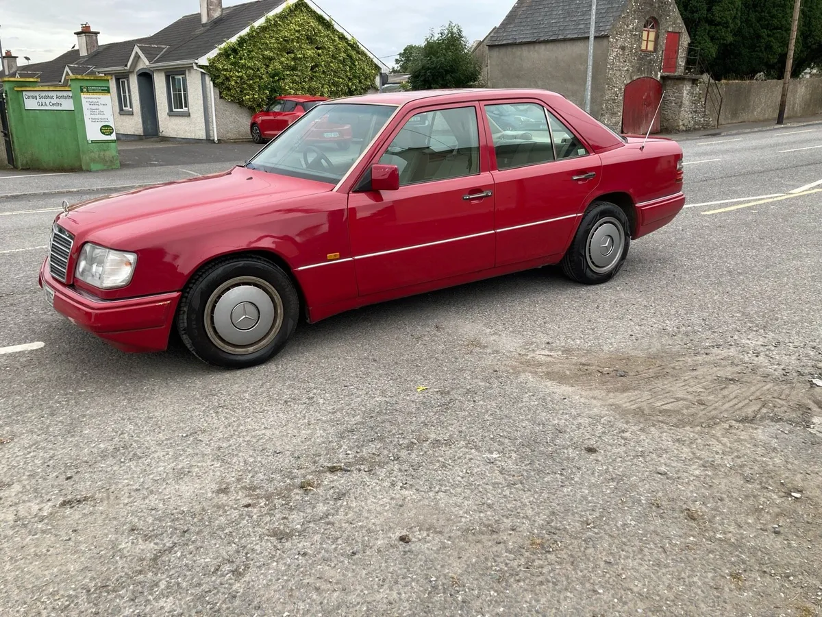 1993 Mercedes E200 automatic - Image 2