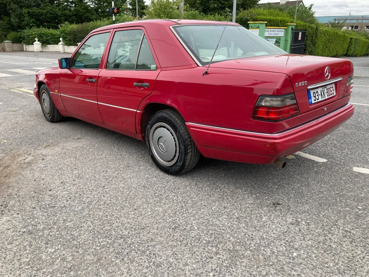 1993 Mercedes E200 automatic - Image 3